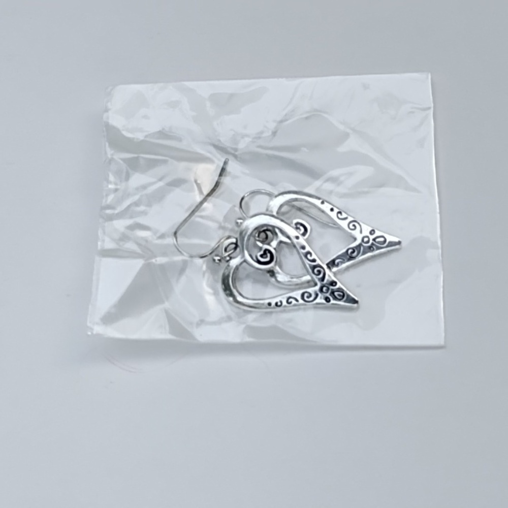 NWT Heart Earrings - Picture 3 of 6